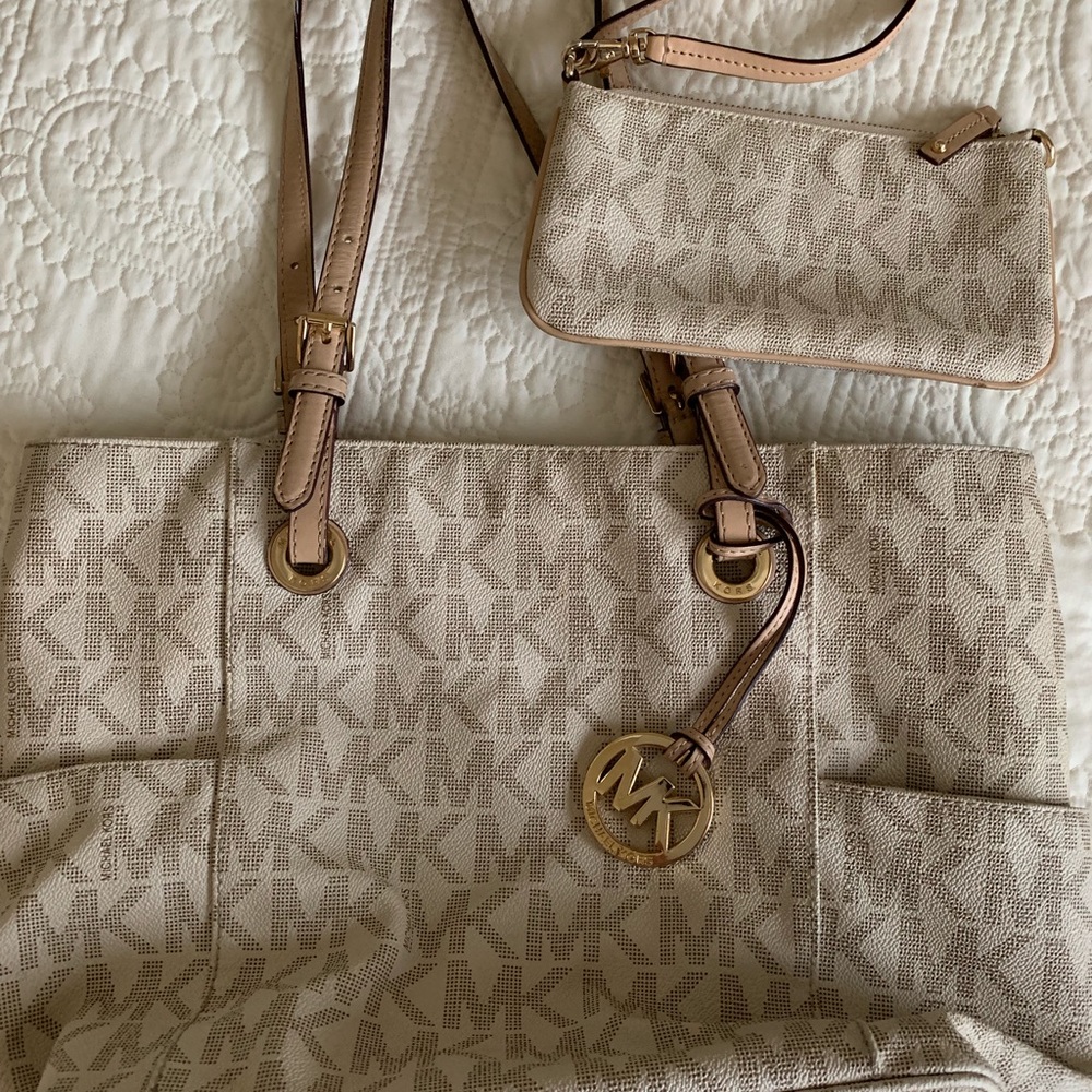 Authentic Michael Kors bag/wristlet